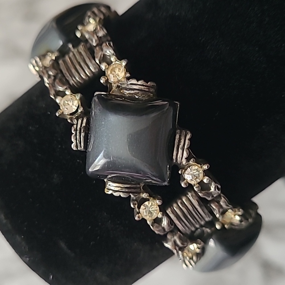 Gray cabochon bracelet